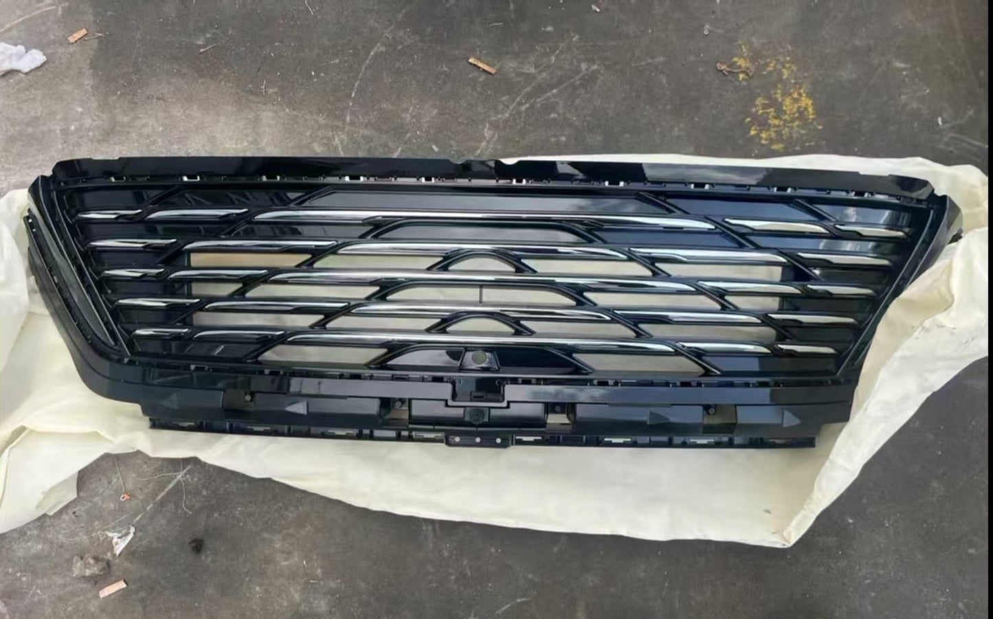 2024 - 2025 ENVISION PREFERRED GRILLE OEM 26468073 26468070 NEW