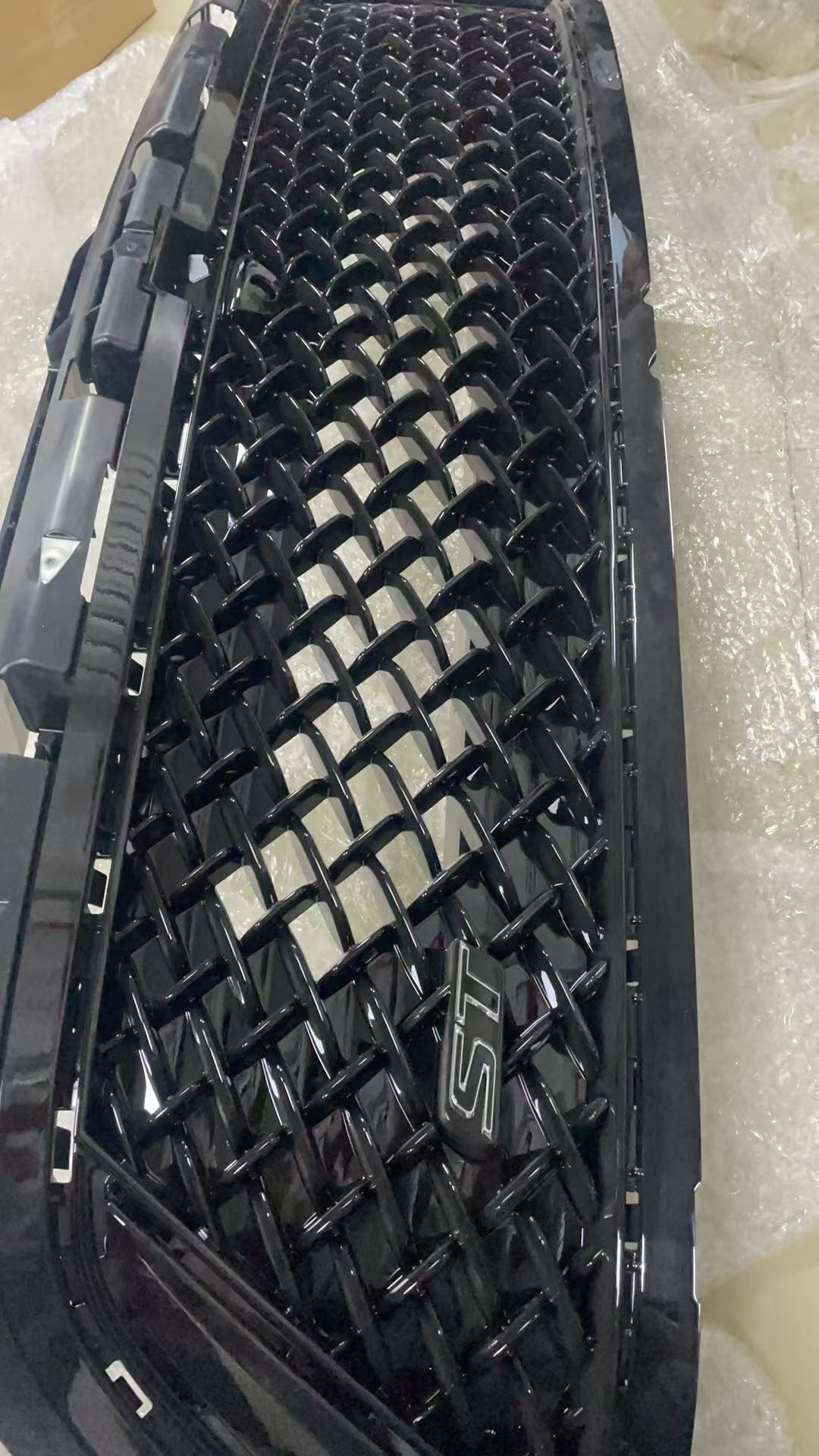 2024 - 2025 ENVISION ST SPORT TOURING GRILLE OEM 26475075 26475072 NEW