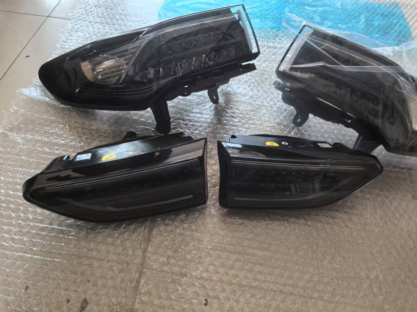 2024 - 2025 ENVISION AVENIR TAILLIGHTS SET 4pcs NEW OEM