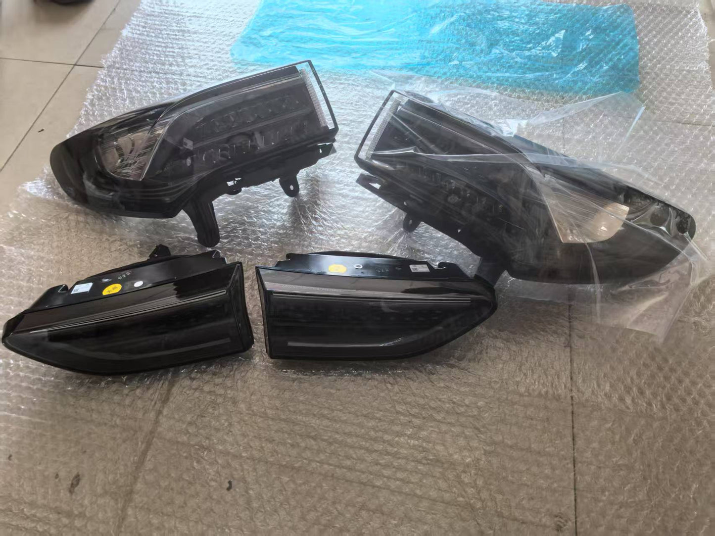 2024 - 2025 ENVISION AVENIR TAILLIGHTS SET 4pcs NEW OEM
