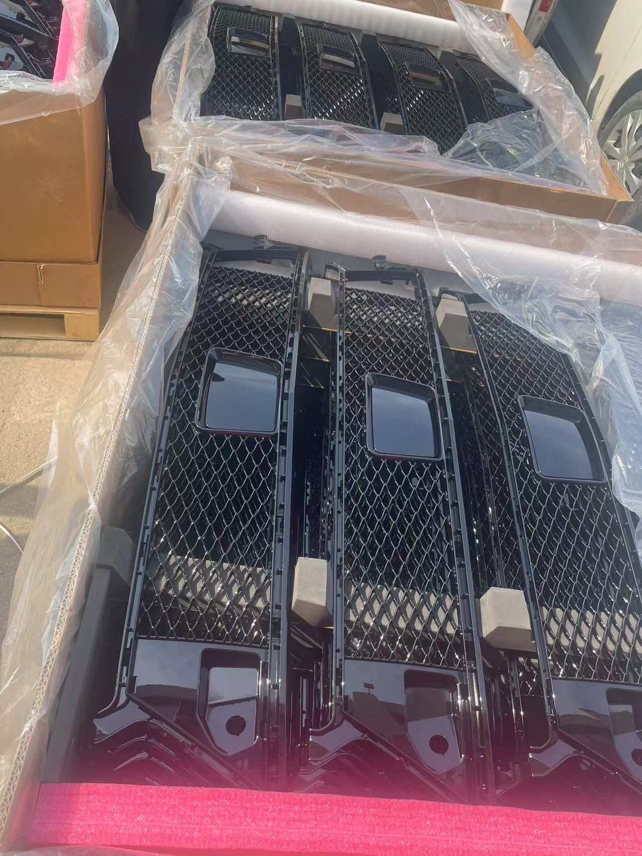 2020 - 2025 XT6 lower grille 84763217 84763218 NEW OE