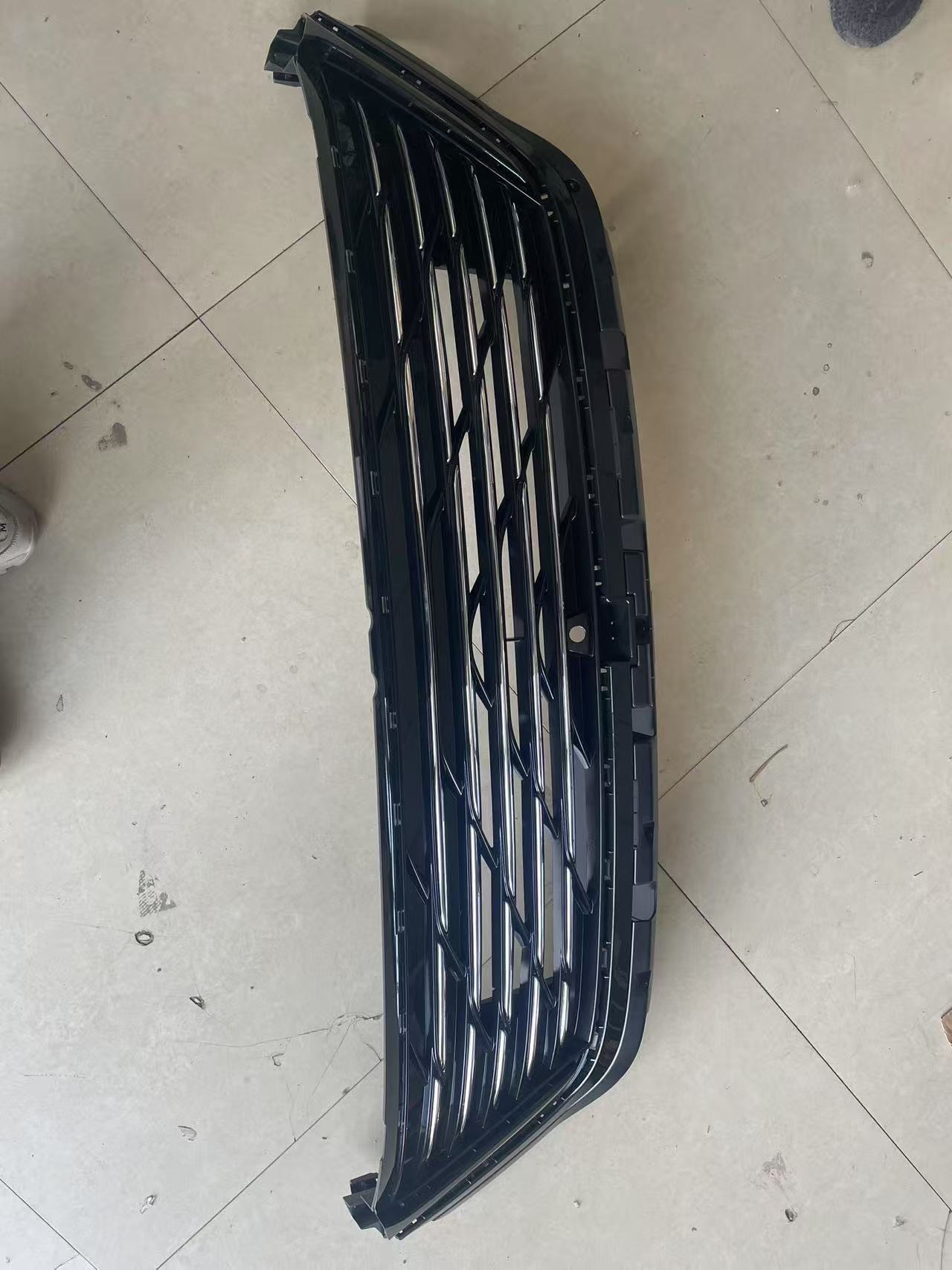 2024 - 2025 ENVISION PREFERRED GRILLE OEM 26468073 26468070 NEW
