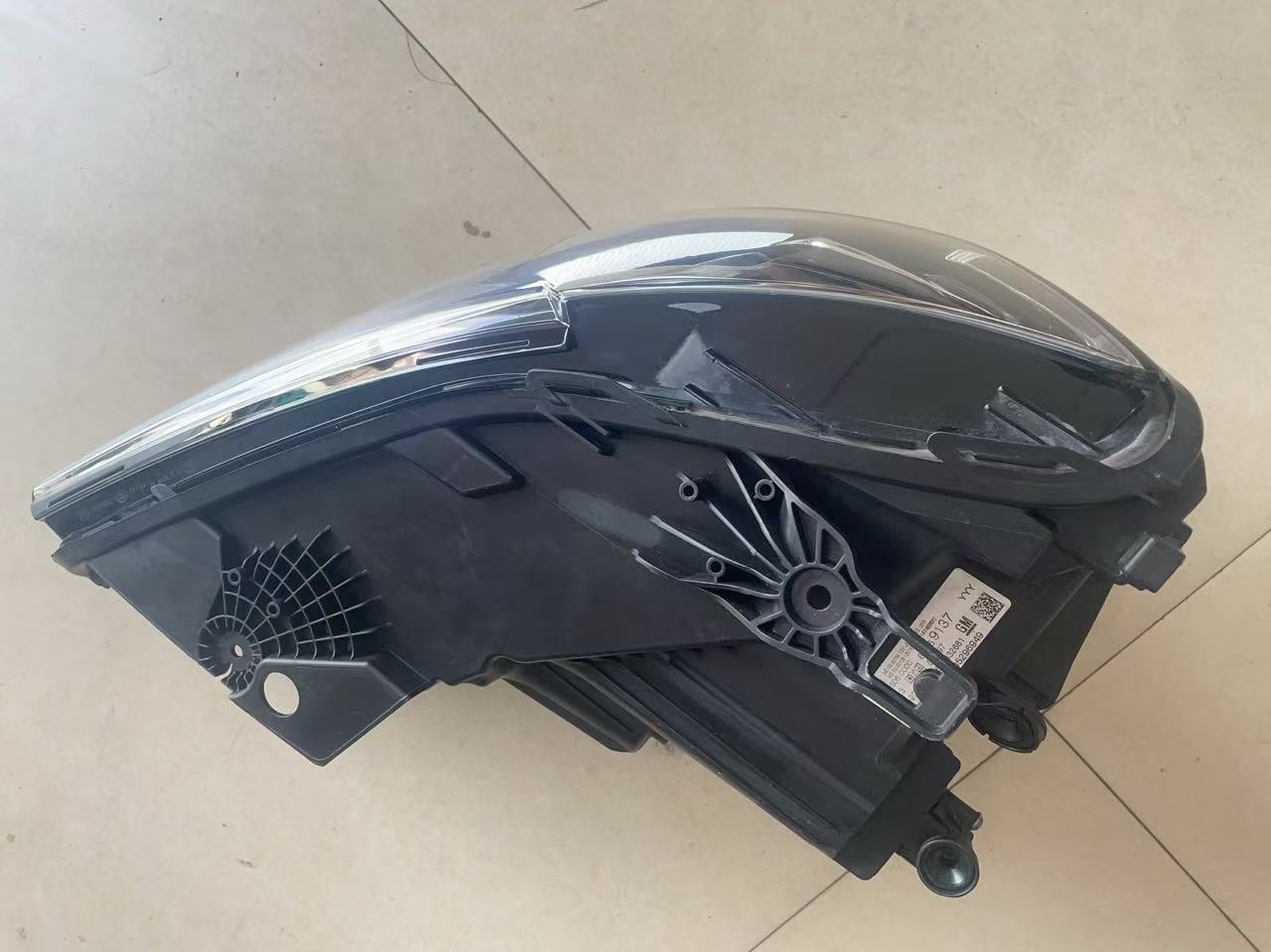 2020-2025 XT6 LED UPPER LEVEL HEADLIGHT LEFT RIGHT SIDE OEM GM USED