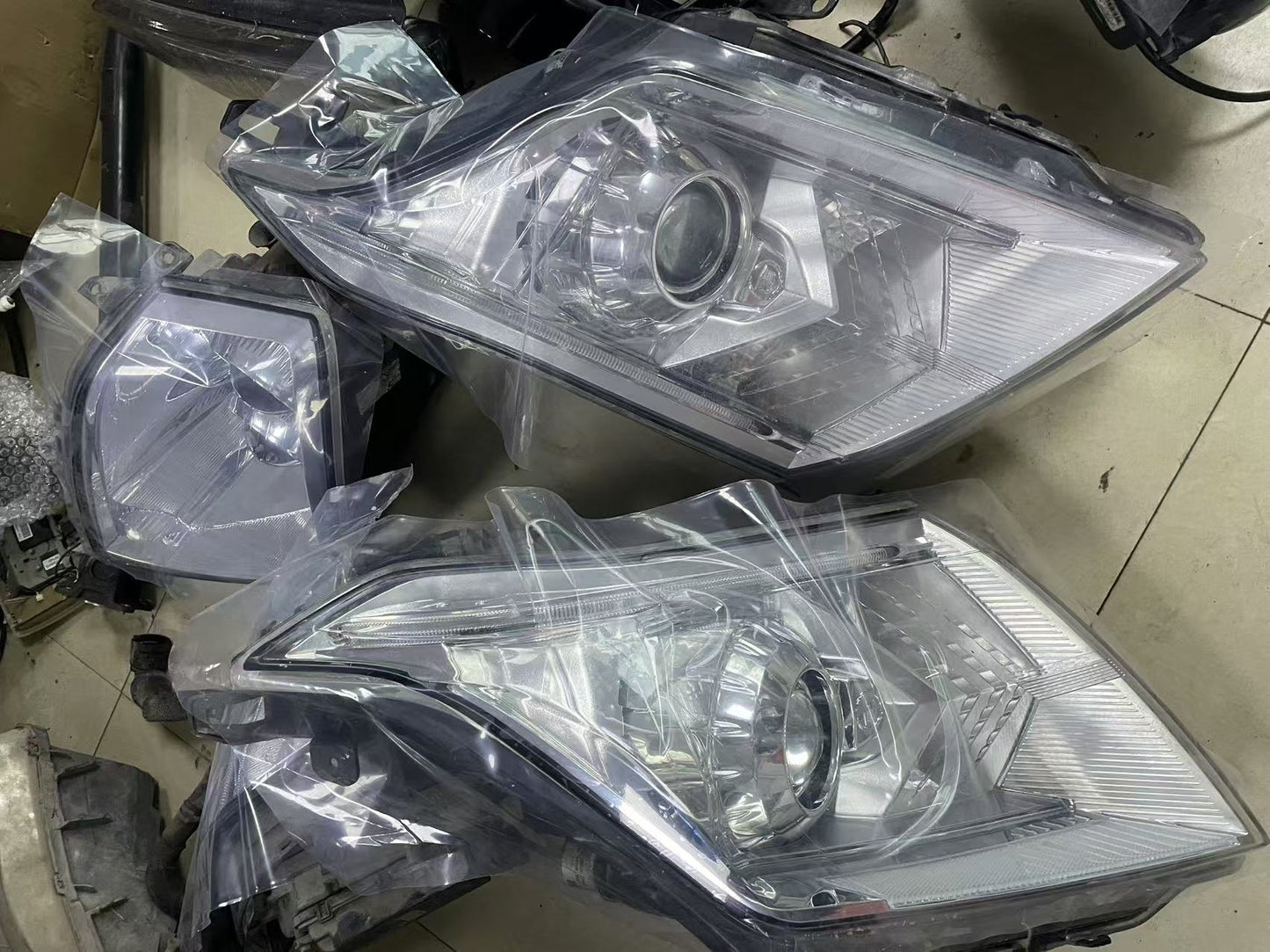 2010-2016 SRX EURO EXPORT HEADLIGHT LEFT OR RIGHT SIDE USED