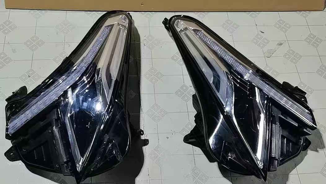 2017-2019 XT5 LED HEADLIGHT LEFT RIGHT SIDE OEM GM USED