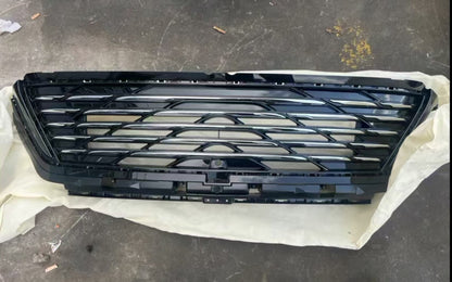 2024 - 2025 ENVISION PREFERRED GRILLE OEM 26468073 26468070 NEW