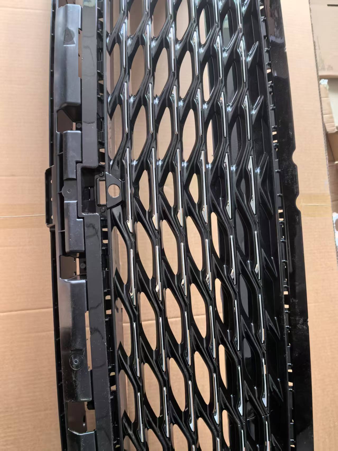 2024 - 2025 ENVISION AVENIR GRILLE OEM 26468074 26475073 NEW