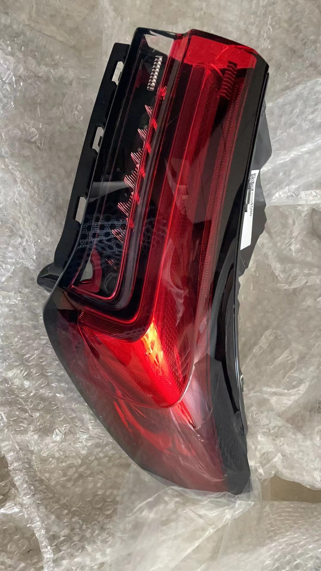 2021-2023 ENVISION TAILLIGHT NEW OE