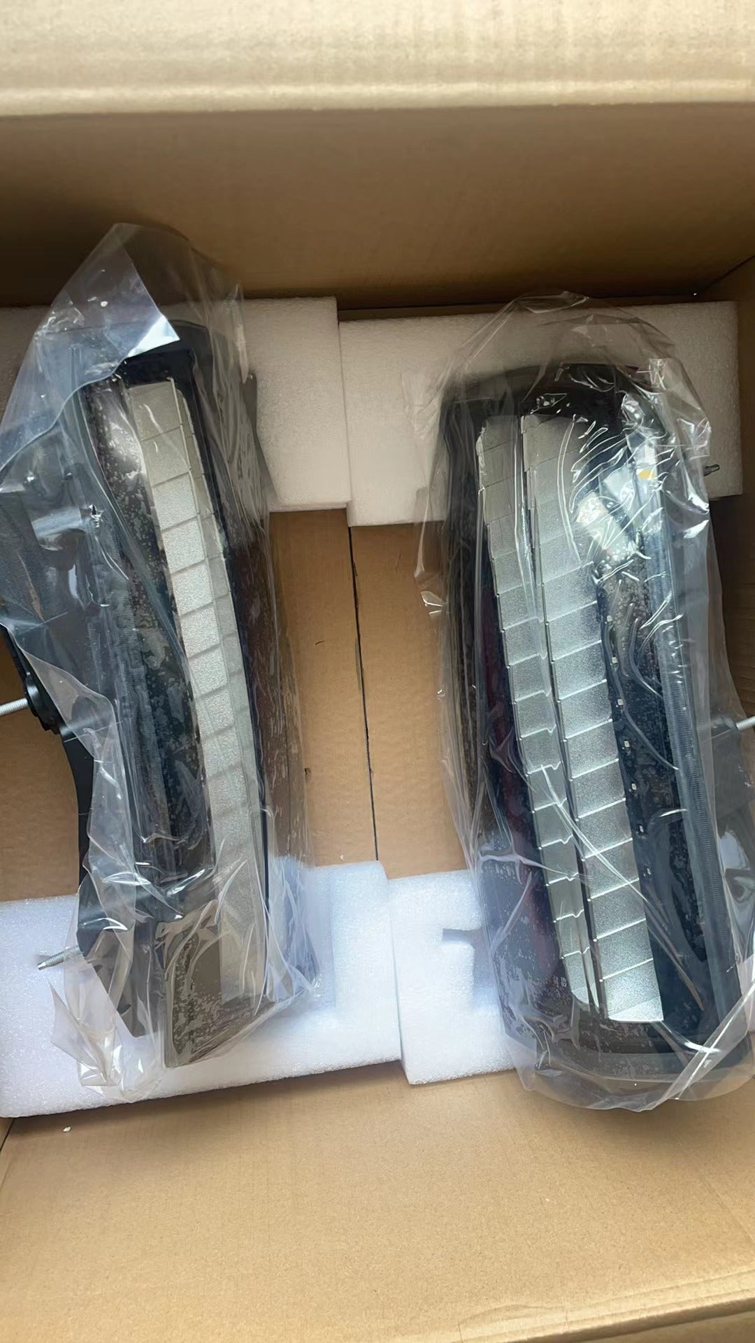 2005-11 CADILLAC STS EURO CLEAR TAILLIGHTS PAIR SET NEW OEM GM