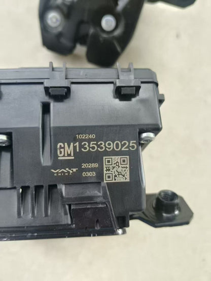 2021 - 2025 ENVISION LIFTGATE LOCK LATCH 13545830 13545829 NEW OE