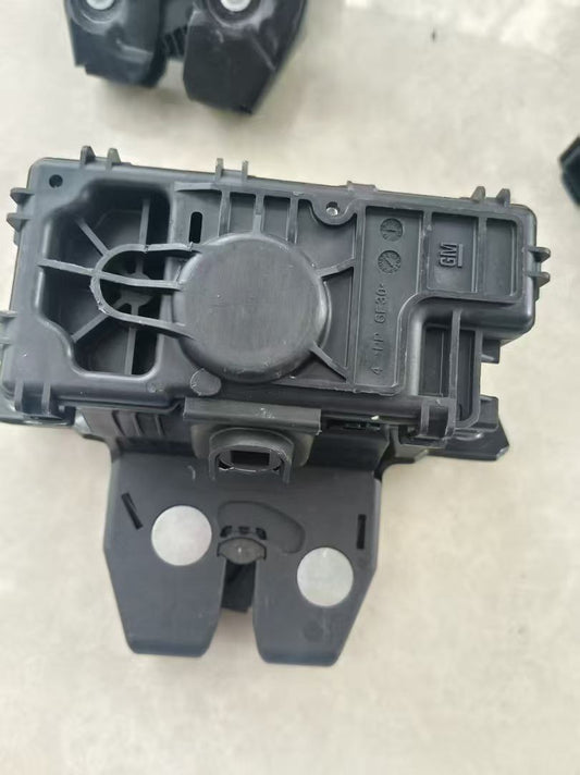 2021 - 2025 ENVISION LIFTGATE LOCK LATCH 13545830 13545829 NEW OE