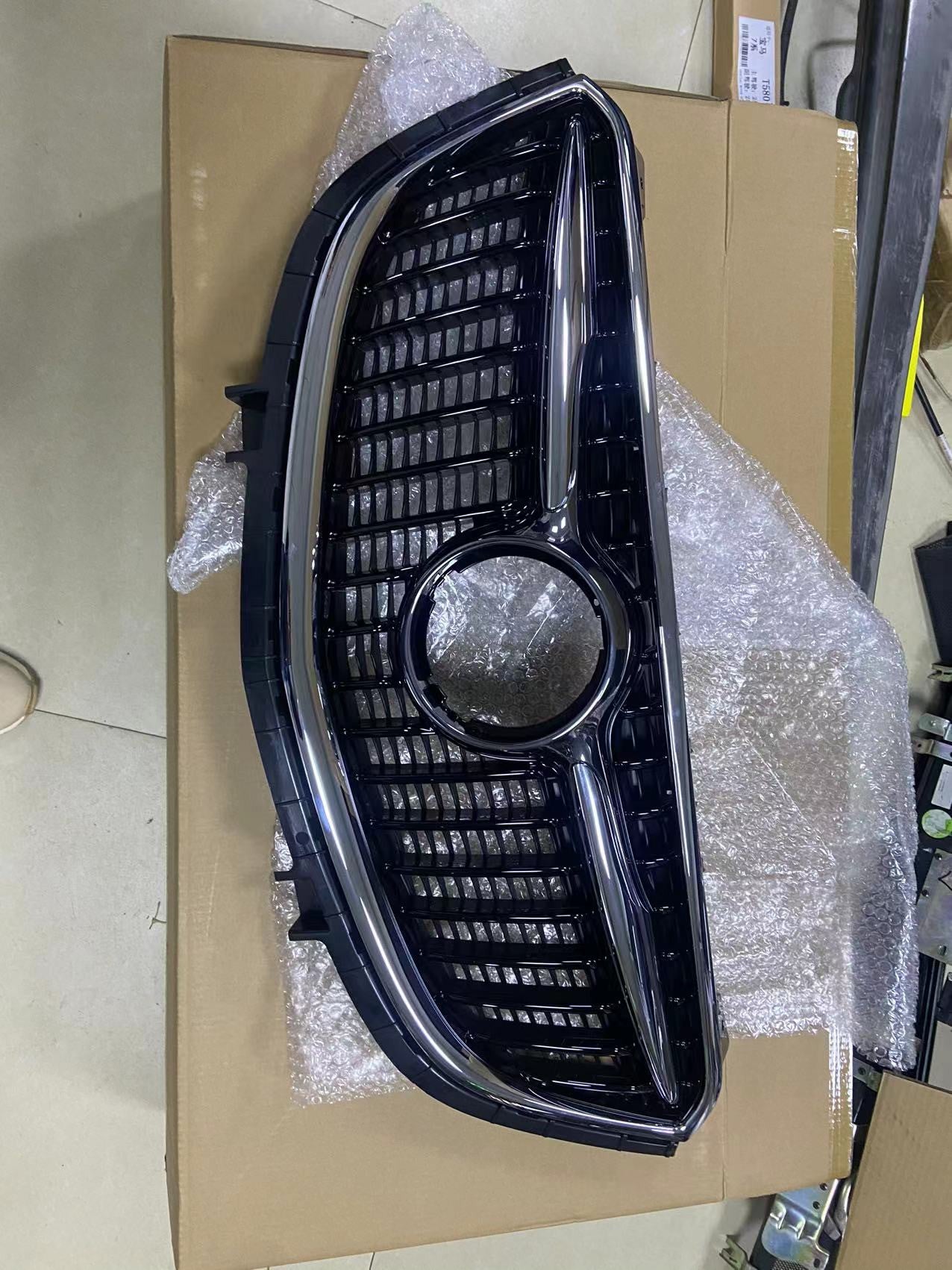 2019-2020 FRONT GRILLE NEW 84387502